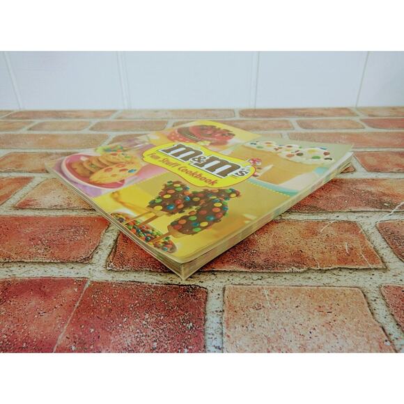 M&M's Fun Stuff Cookbook - Paperback 2013‎ - Colorful and Fun Dessert Recipes - Picture 10 of 13